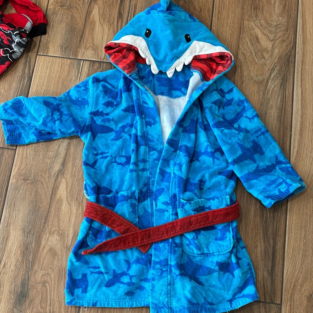 Boys shark robe